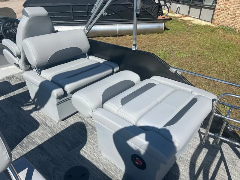 Slide: The Image of Bentley Pontoons Legacy 220 QSB Swingback & Honda 4-Stroke EFI 2026 - 24