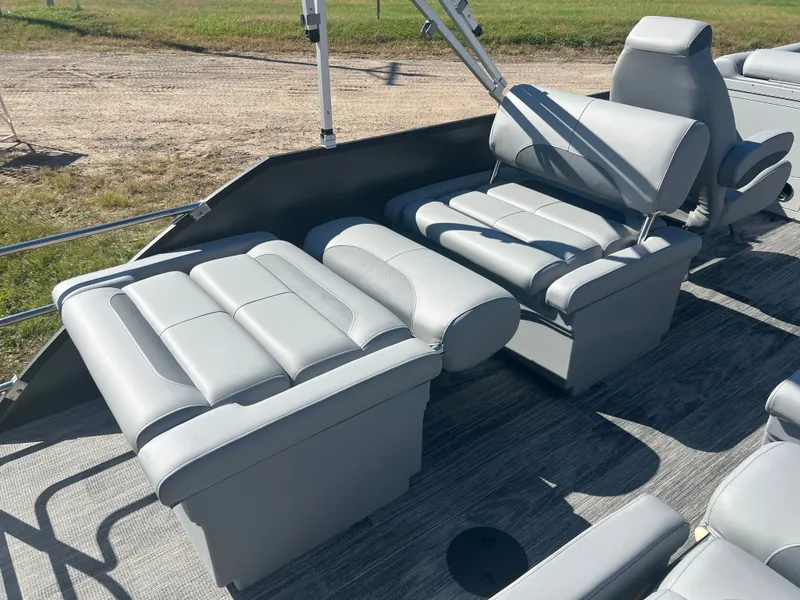 Slide: The Image of Bentley Pontoons Legacy 220 QSB Swingback & Honda 4-Stroke EFI 2026 - 25