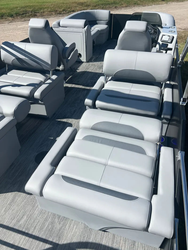 Slide: The Image of Bentley Pontoons Legacy 220 QSB Swingback & Honda 4-Stroke EFI 2026 - 30