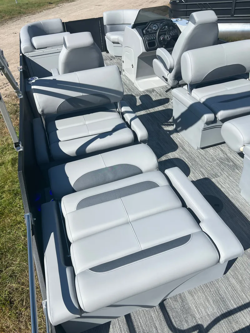 Slide: The Image of Bentley Pontoons Legacy 220 QSB Swingback & Honda 4-Stroke EFI 2026 - 31