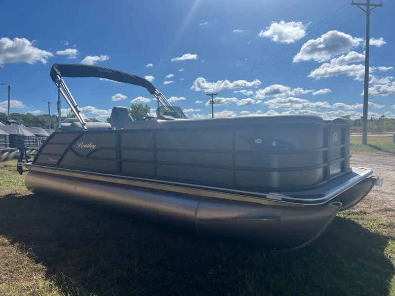 Slide: The Image of Bentley Pontoons Legacy 220 QSB Swingback & Honda 4-Stroke EFI 2026 - 36