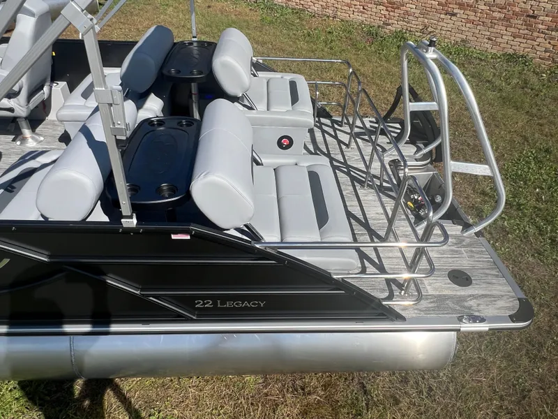 Slide: The Image of Bentley Pontoons Legacy 220 QSB Swingback & Honda 4-Stroke EFI 2026 - 4