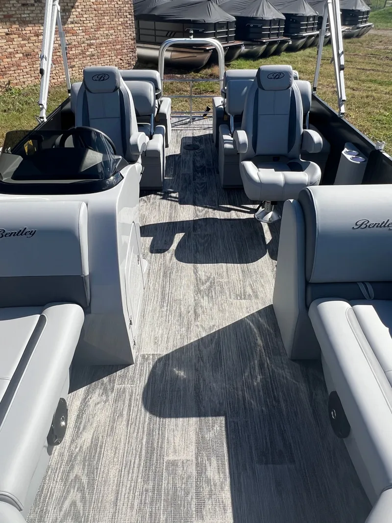 Slide: The Image of Bentley Pontoons Legacy 220 QSB Swingback & Honda 4-Stroke EFI 2026 - 5