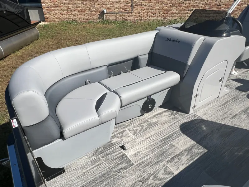 Slide: The Image of Bentley Pontoons Legacy 220 QSB Swingback & Honda 4-Stroke EFI 2026 - 6