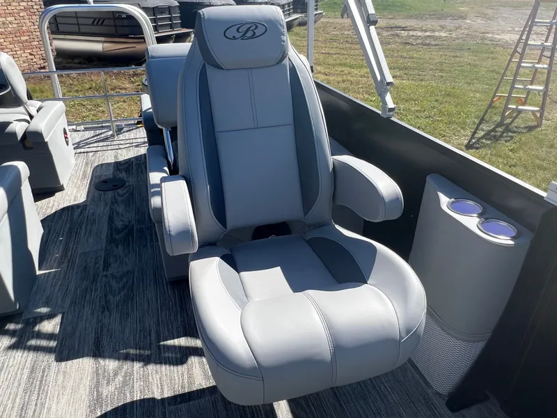 Slide: The Image of Bentley Pontoons Legacy 220 QSB Swingback & Honda 4-Stroke EFI 2026 - 9