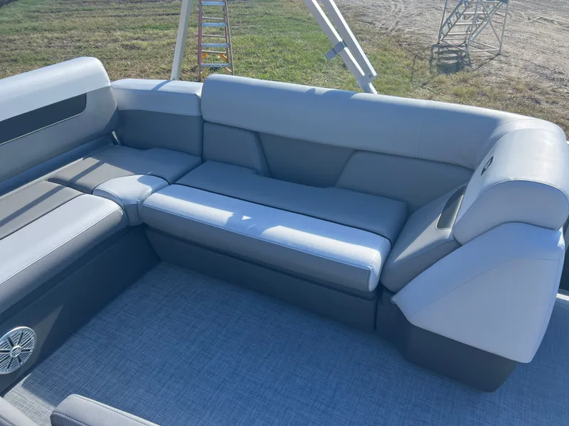 Slide: The Image of Princecraft Vectra 23 RL 2025 - 13