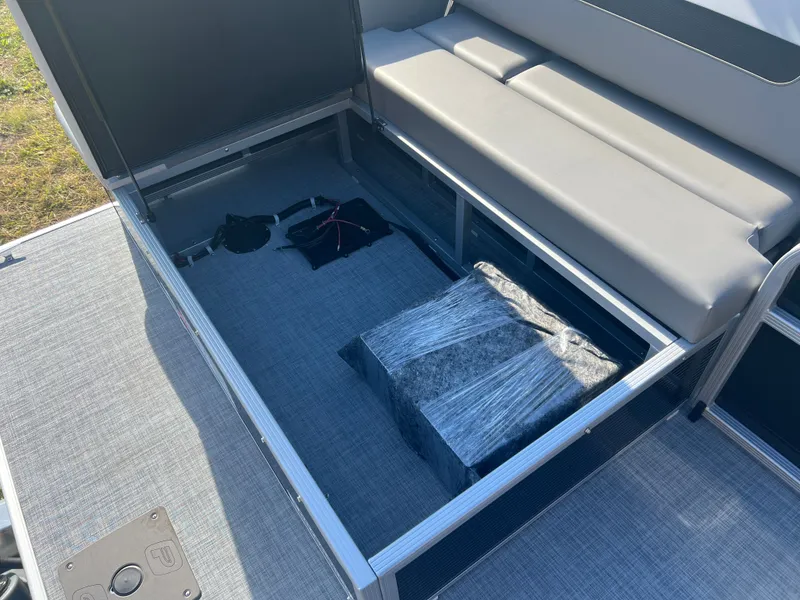 Slide: The Image of Princecraft Vectra 23 RL 2025 - 16