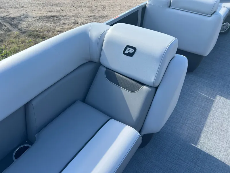 Slide: The Image of Princecraft Vectra 23 RL 2025 - 17