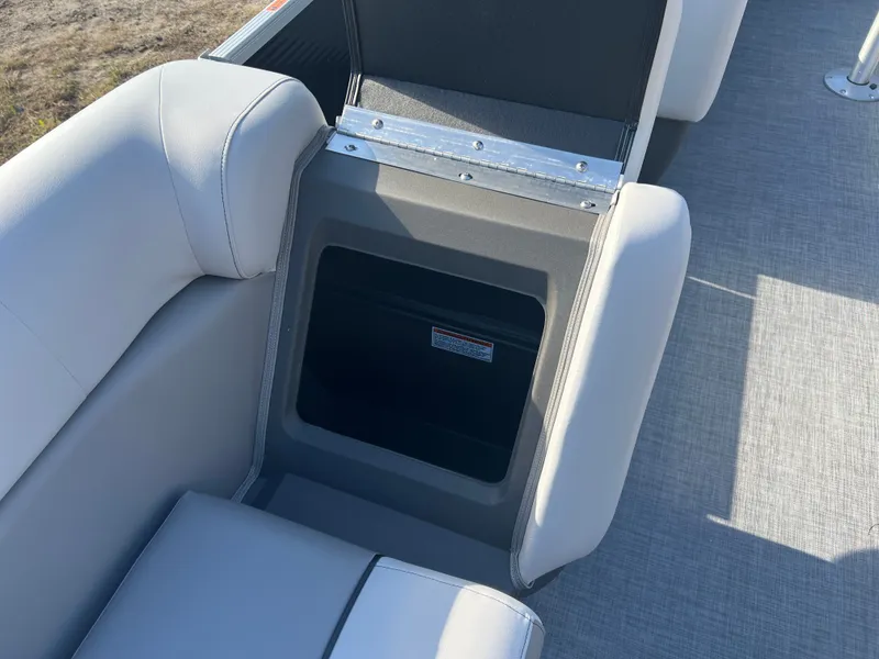 Slide: The Image of Princecraft Vectra 23 RL 2025 - 18