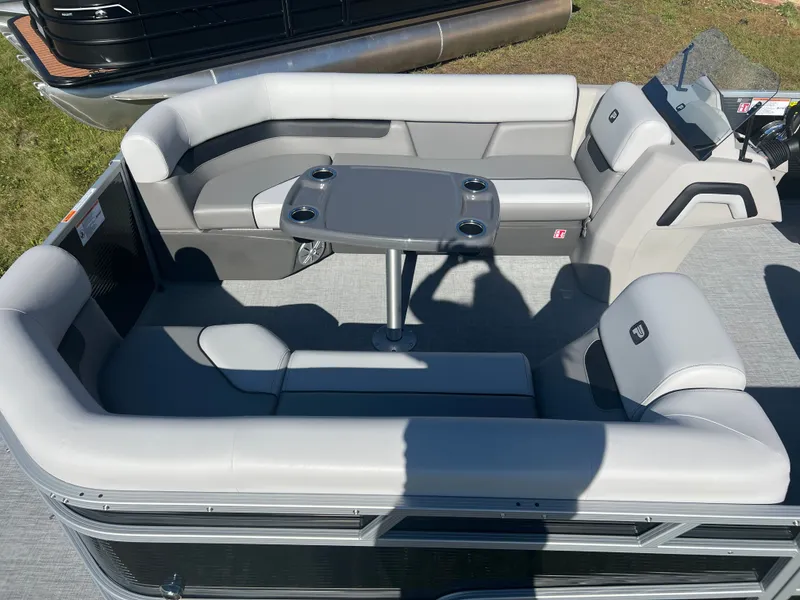 Slide: The Image of Princecraft Vectra 23 RL 2025 - 2