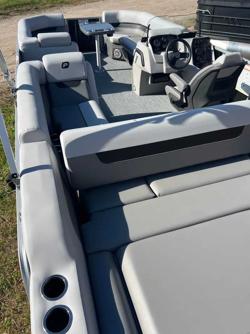 Slide: The Image of Princecraft Vectra 23 RL 2025 - 23