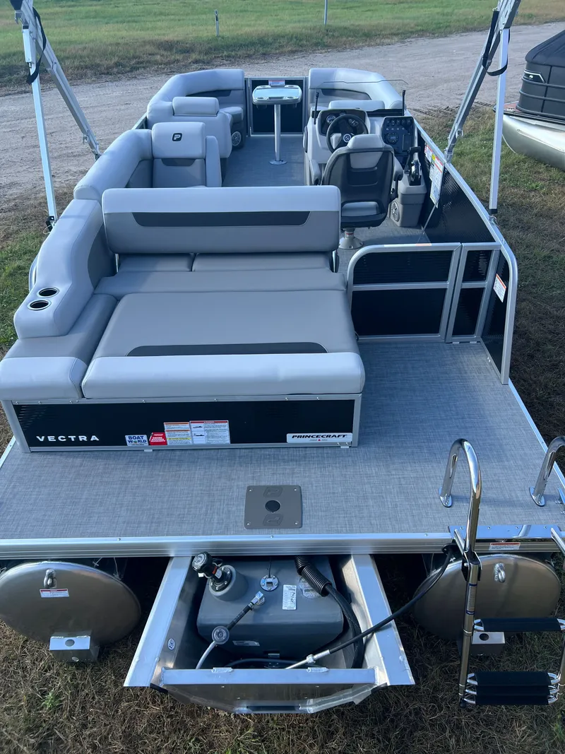 Slide: The Image of Princecraft Vectra 23 RL 2025 - 24