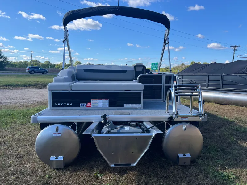 Slide: The Image of Princecraft Vectra 23 RL 2025 - 25