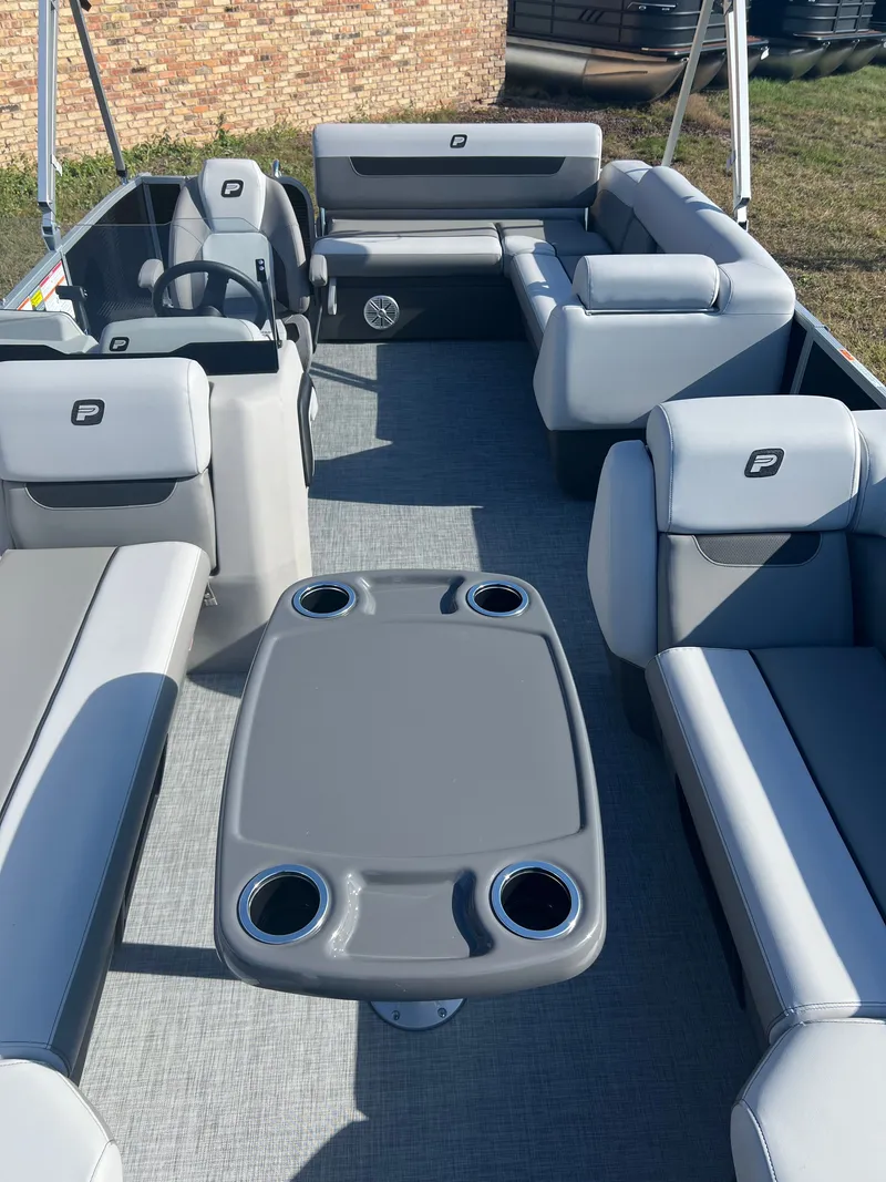 Slide: The Image of Princecraft Vectra 23 RL 2025 - 5