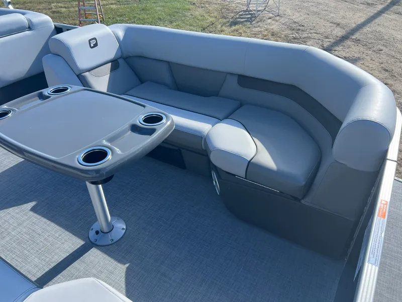 Slide: The Image of Princecraft Vectra 23 RL 2025 - 7