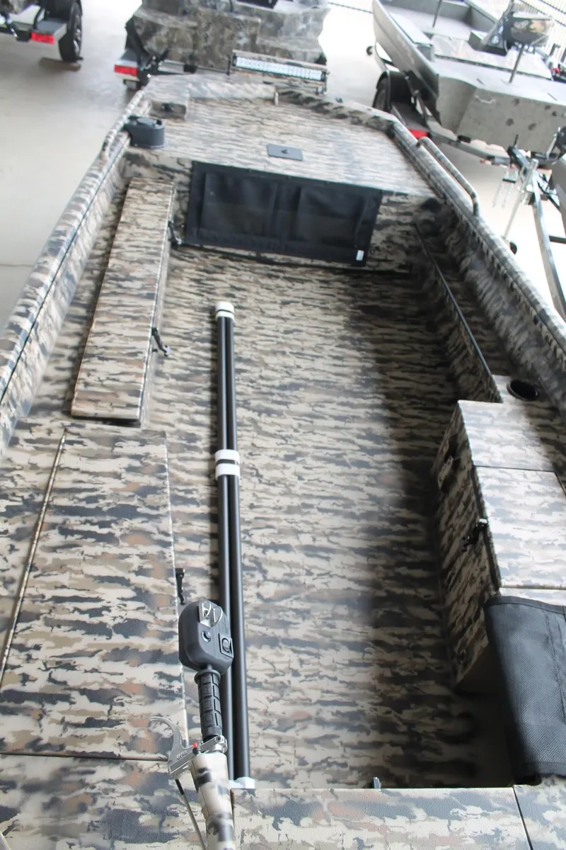 Slide: The Image of Excel 1754 Shallow Water F4 (F86 Hull) 2026 - 14