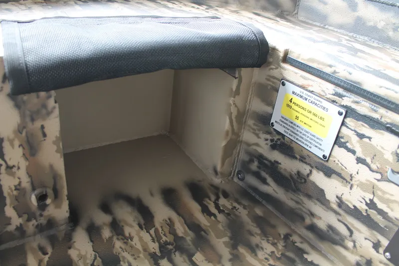 Slide: The Image of Excel 1754 Shallow Water F4 (F86 Hull) 2026 - 18