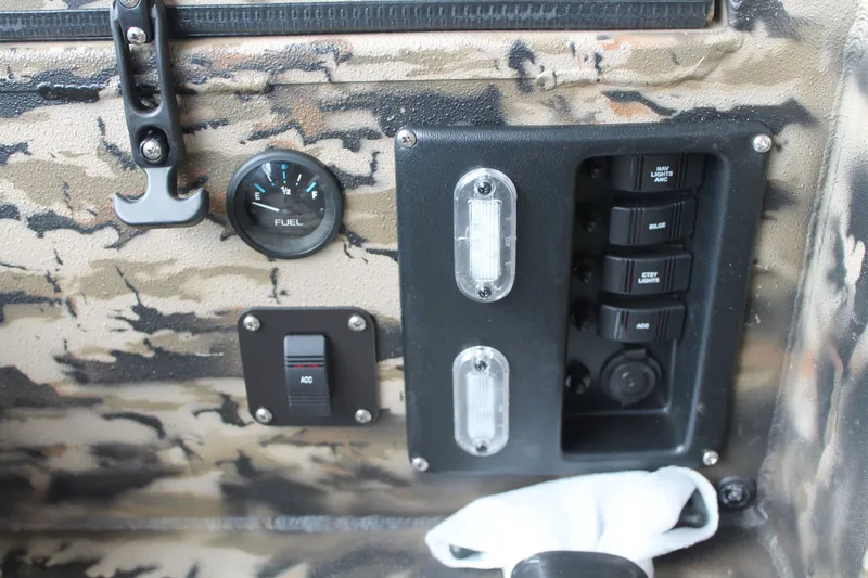 Slide: The Image of Excel 1754 Shallow Water F4 (F86 Hull) 2026 - 19