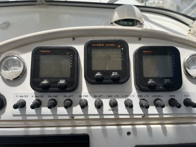 Slide: The Image of Dashboard of a 2002 World Cat 266SC boat. - 7