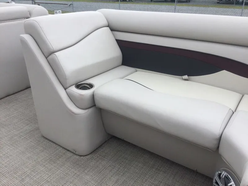 Slide: The Image of Bennington 23 Swingback premium 2019 - 13