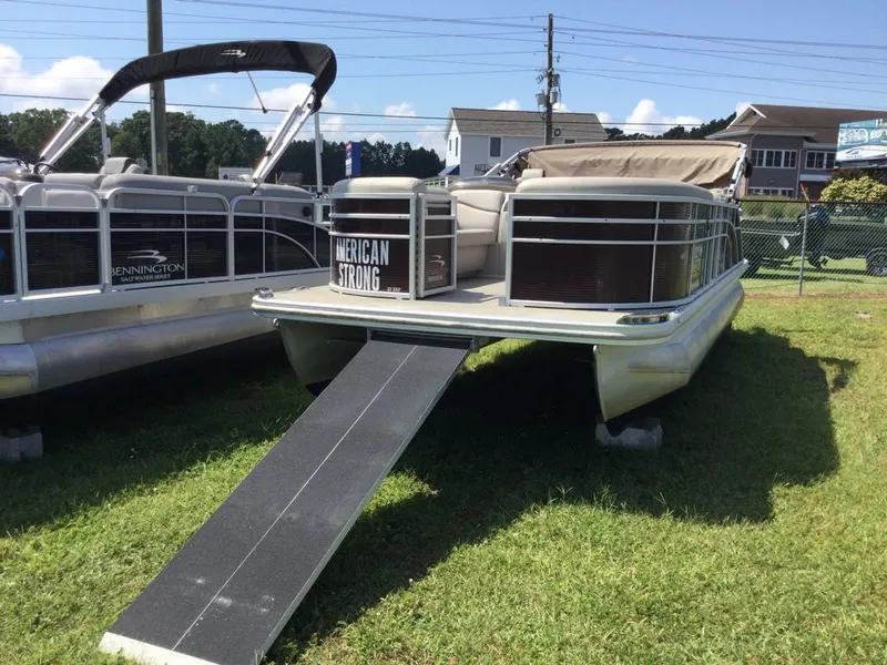 Slide: The Image of Bennington 23 Swingback premium 2019 - 2