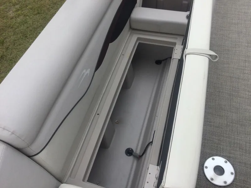 Slide: The Image of Bennington 23 Swingback premium 2019 - 9