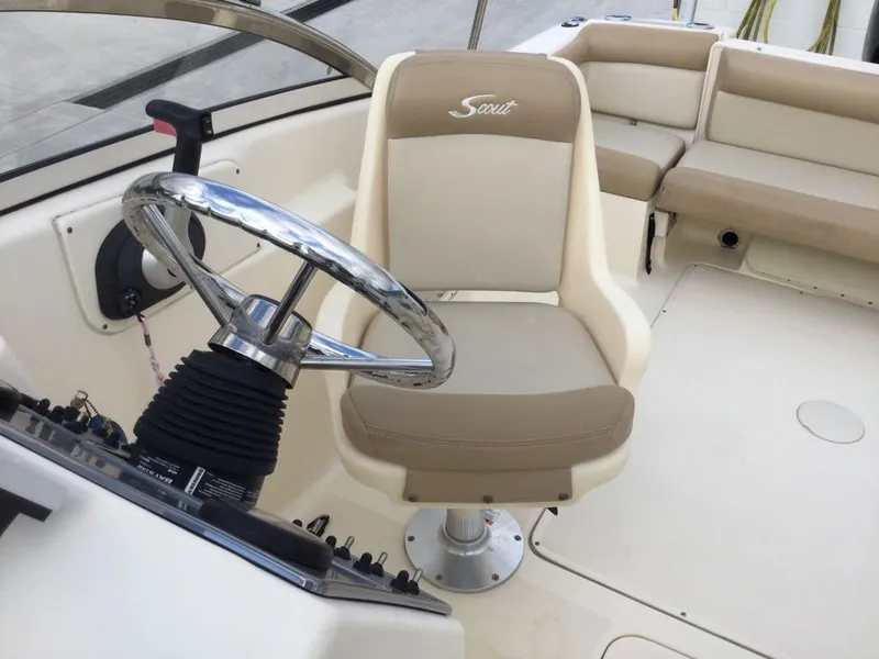 Slide: The Image of Scout 210 DORADO DL 2021 - 17