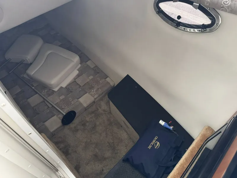 Slide: The Image of Crownline Boats Bowrider 320 LS 2006 - 7