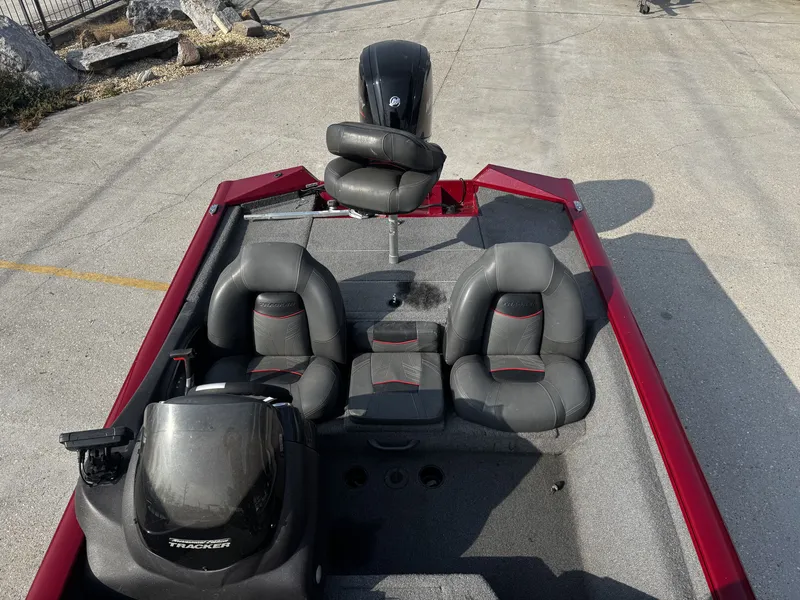 Slide: The Image of Tracker Pro Team 175 2024 - 13