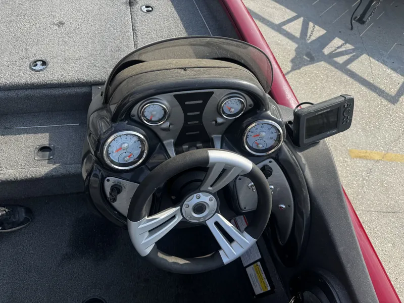 Slide: The Image of Tracker Pro Team 175 2024 - 14