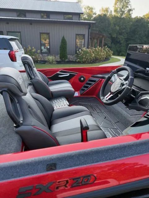 Slide: The Image of Skeeter FXR20 Apex 2026 - 5