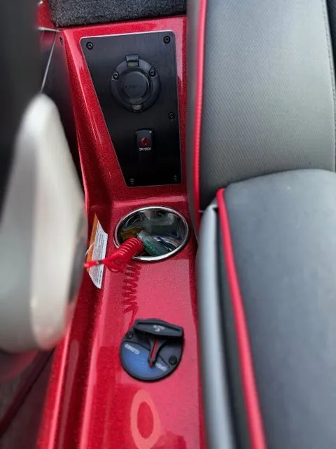 Slide: The Image of Skeeter FXR20 Apex 2026 - 8