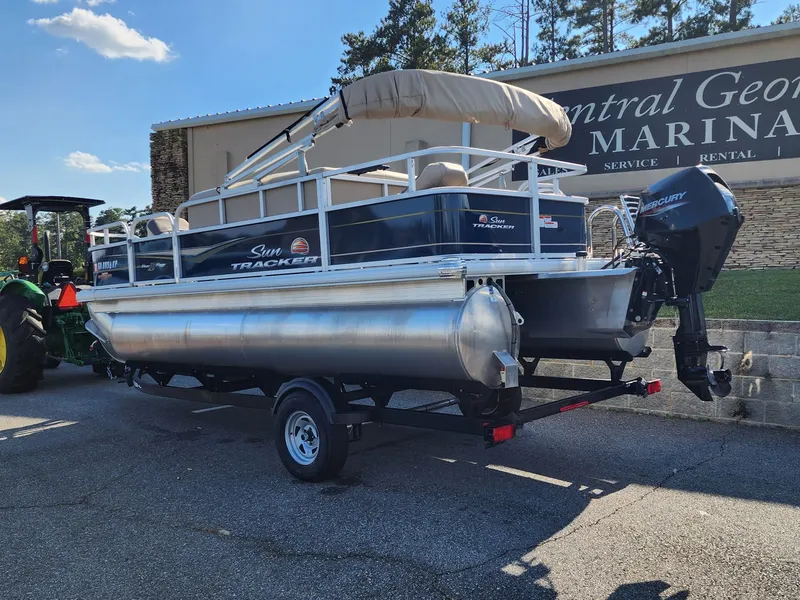 Slide: The Image of Sun Tracker Bass Buggy 18 DLX 2023 - 4