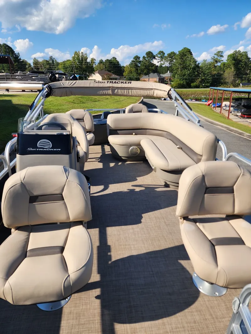 Slide: The Image of Sun Tracker Bass Buggy 18 DLX 2023 - 5