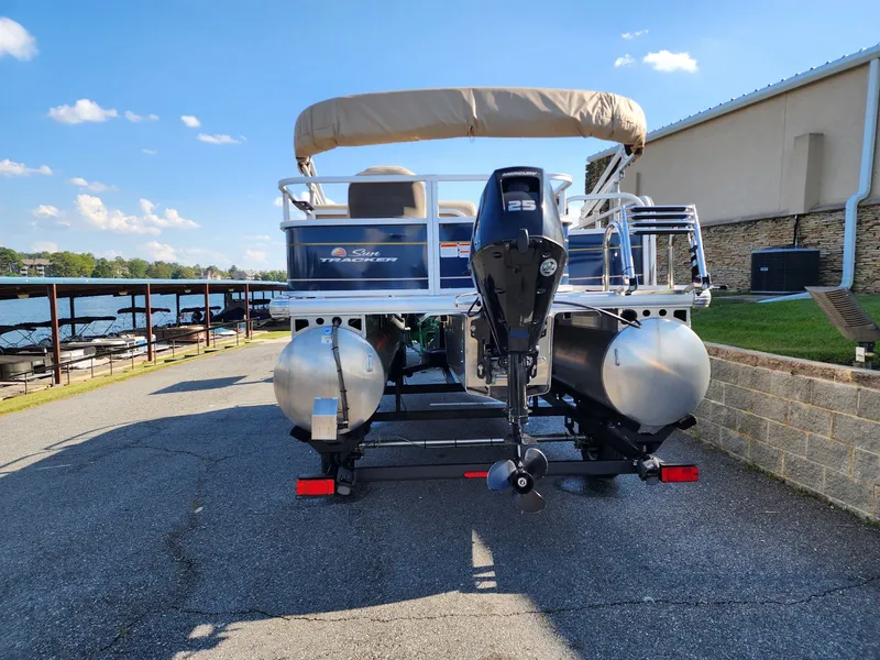 Slide: The Image of Sun Tracker Bass Buggy 18 DLX 2023 - 7