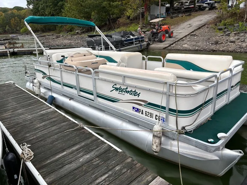 The Image of Godfrey Sweetwater 2221RE 2000 - 1