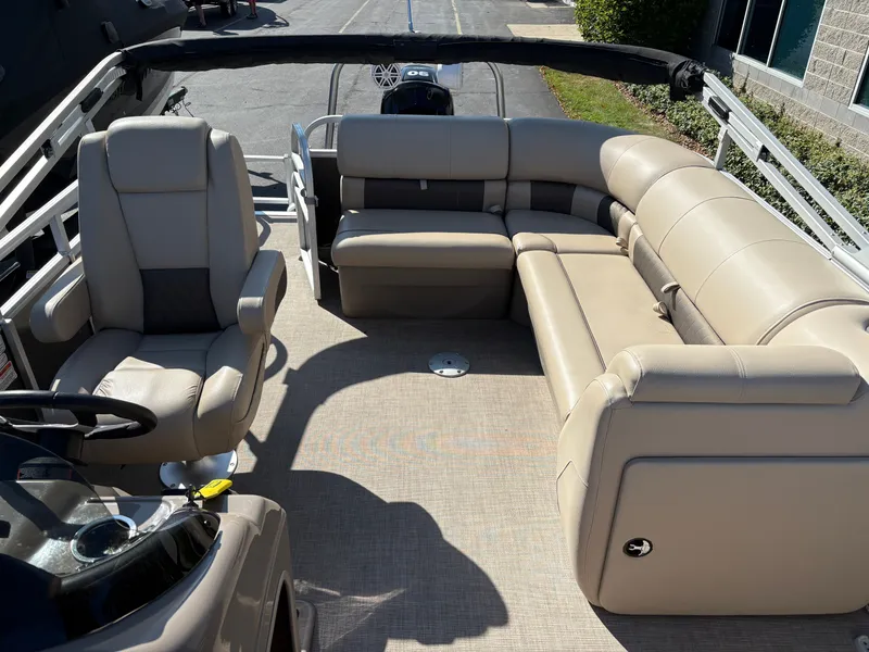 Slide: The Image of Sun Tracker 20 Party Barge DLX 2022 - 10