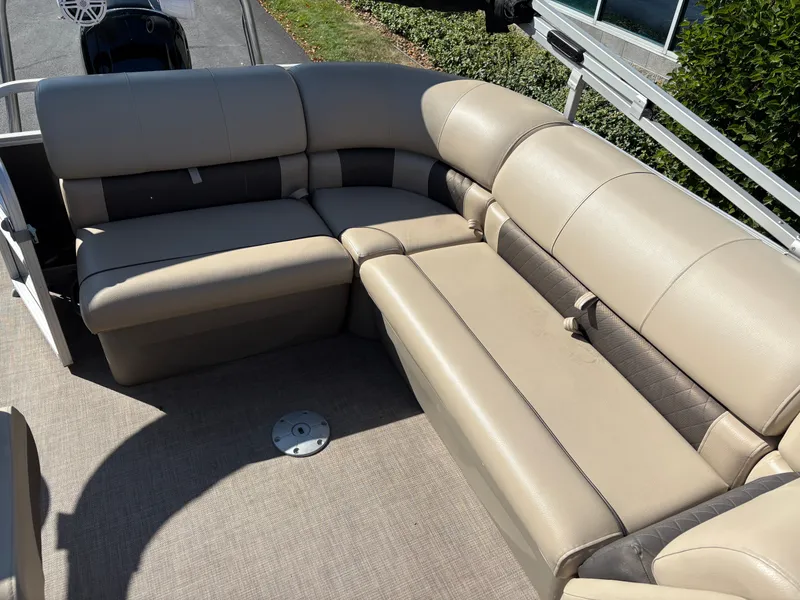 Slide: The Image of Sun Tracker 20 Party Barge DLX 2022 - 11