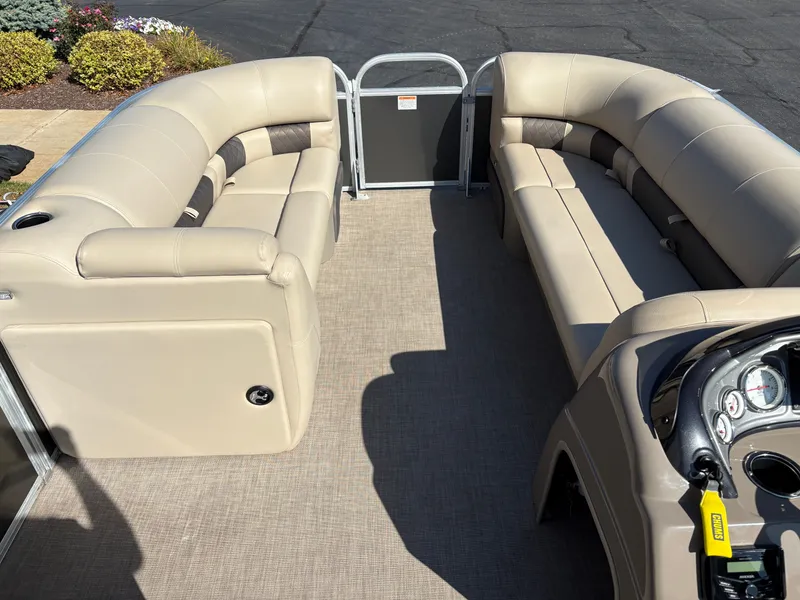 Slide: The Image of Sun Tracker 20 Party Barge DLX 2022 - 12