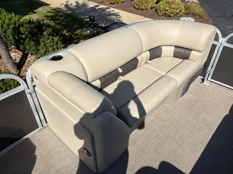 Slide: The Image of Sun Tracker 20 Party Barge DLX 2022 - 13