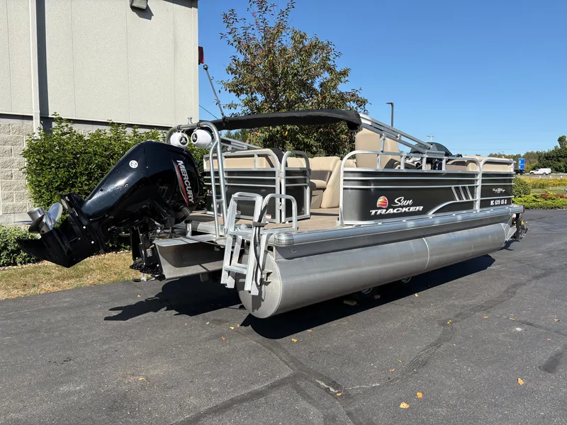 Slide: The Image of Sun Tracker 20 Party Barge DLX 2022 - 4