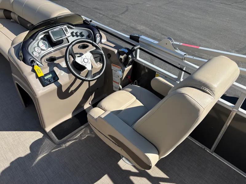 Slide: The Image of Sun Tracker 20 Party Barge DLX 2022 - 8