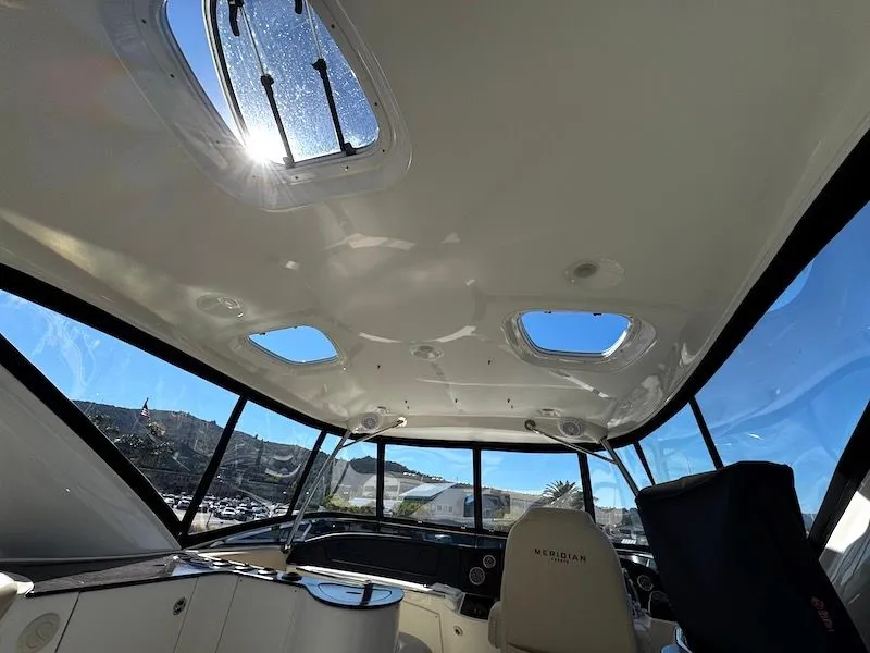 Slide: The Image of Meridian 441 Sedan 2010 - 16