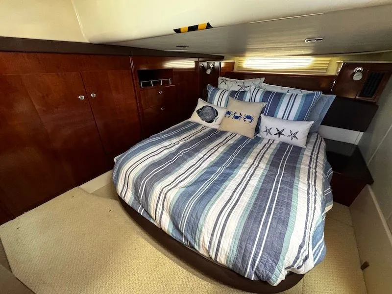 Slide: The Image of Meridian 441 Sedan 2010 - 25