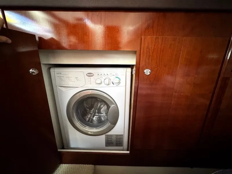Slide: The Image of Meridian 441 Sedan 2010 - 26