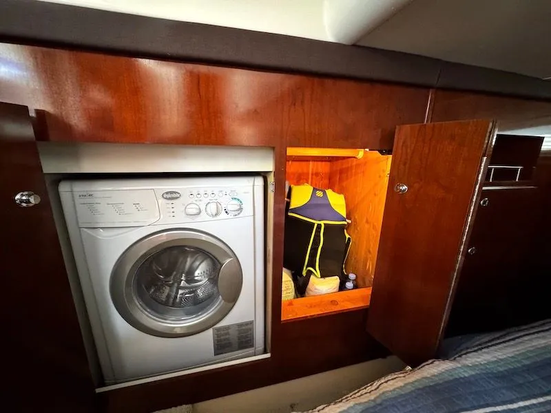 Slide: The Image of Meridian 441 Sedan 2010 - 27