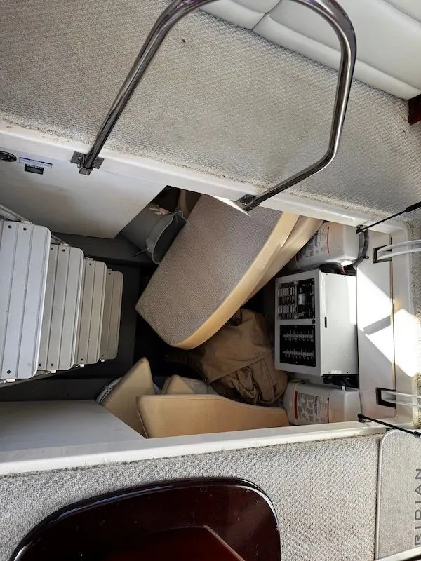 Slide: The Image of Meridian 441 Sedan 2010 - 32