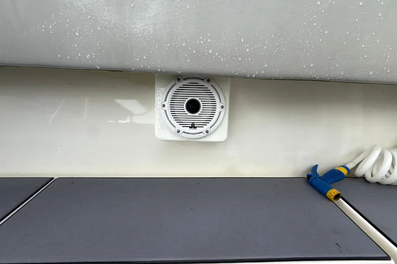 Slide: The Image of 2005 Contender 27 Open boat interior with speaker and coiled hose. - 21