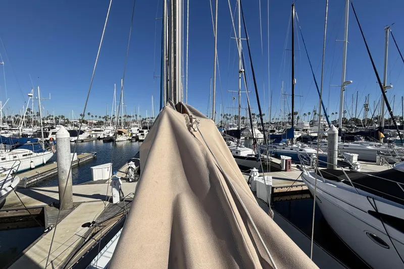 Slide: The Image of 1997 Beneteau Oceanis 400 sailboat docked in a marina, surrounded by other boats. - 21