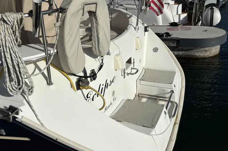 Slide: The Image of 1997 Beneteau Oceanis 400 sailboat stern with lifebuoy and docked at marina. - 23